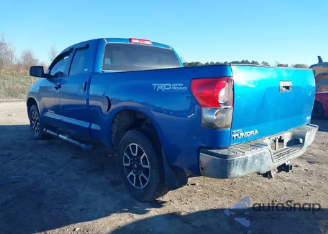 2007 Toyota Tundra Sr5 5.7L V8 z USA, uszkodzony, nr VIN 5TBBV541X7S471213
